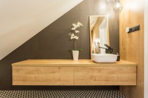 Un cuarto de baño bien organizado