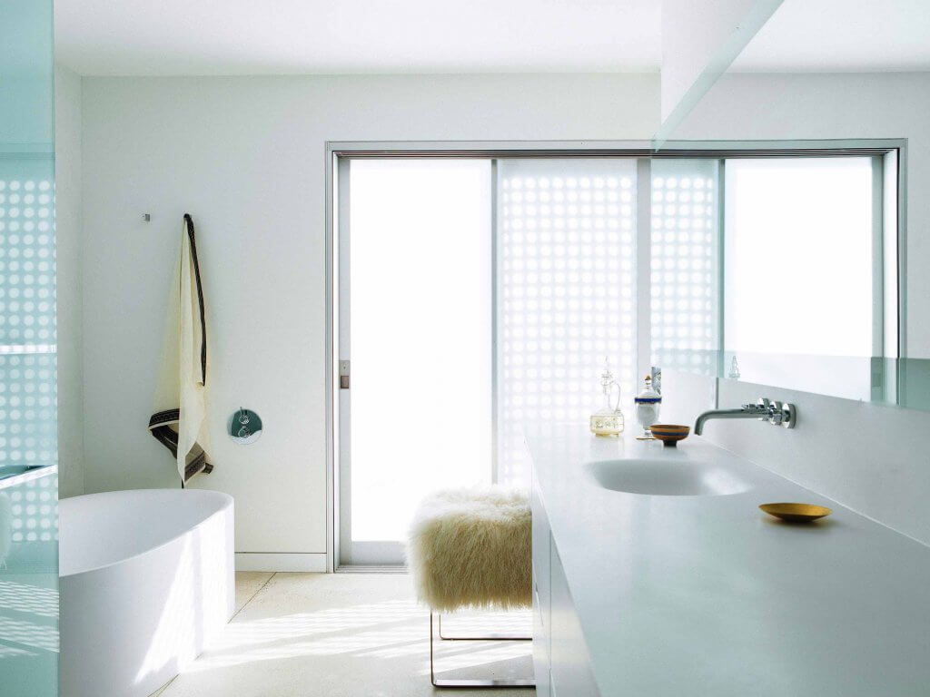 Baño de Nicole Hollis.