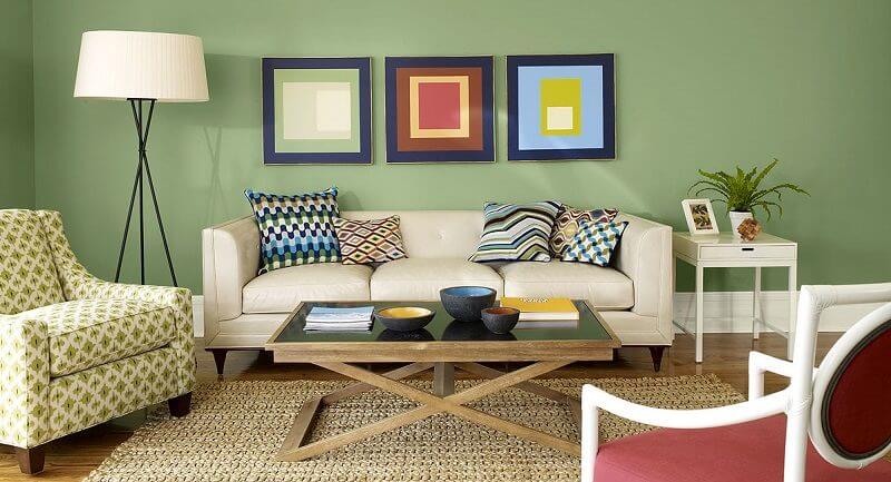 Salones decorados en verde.