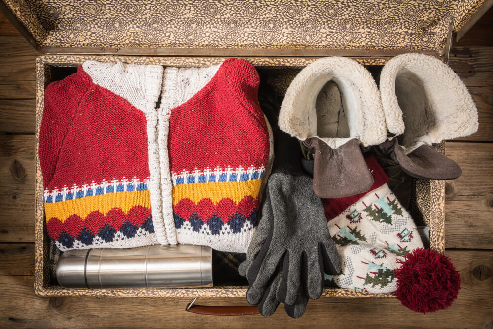 Baúl con ropa de invierno.