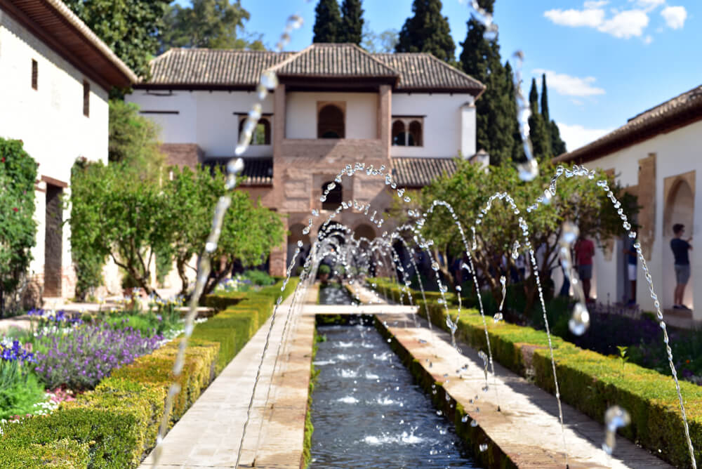 Acequia en la Alhambra.
