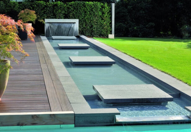 Acequia moderna para jardín.