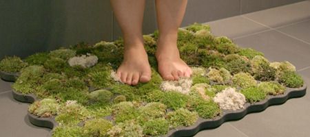 Alfombra de baño hecha con musgo.