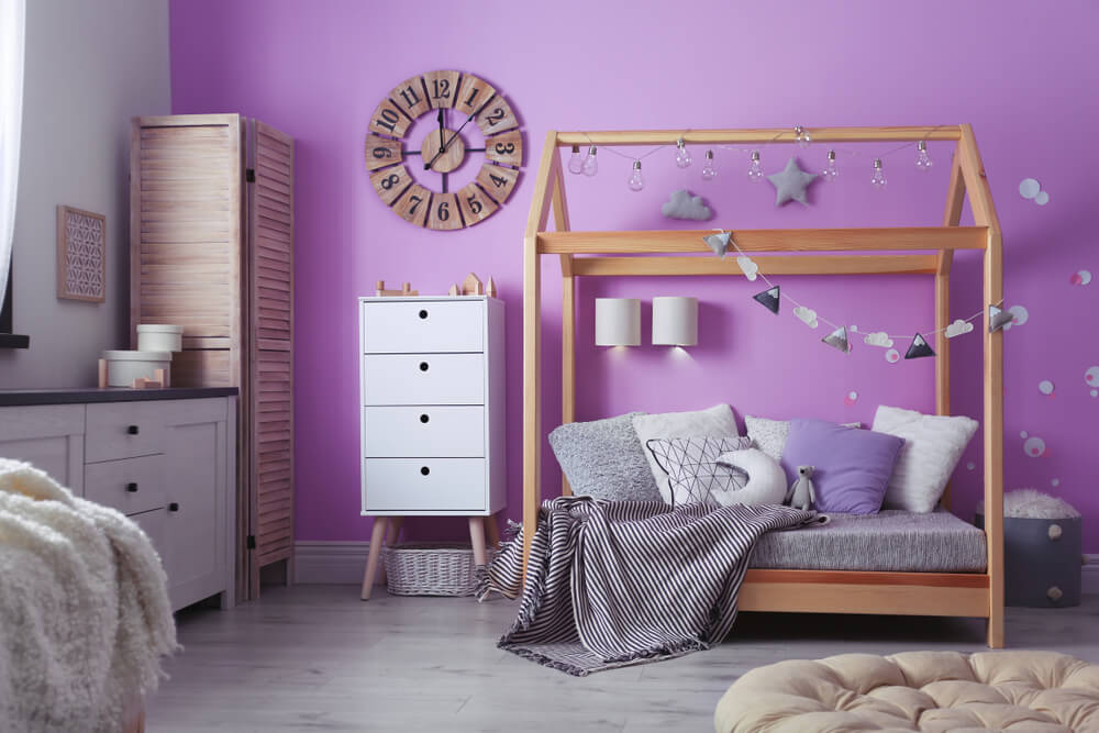 Decorar con color lila.