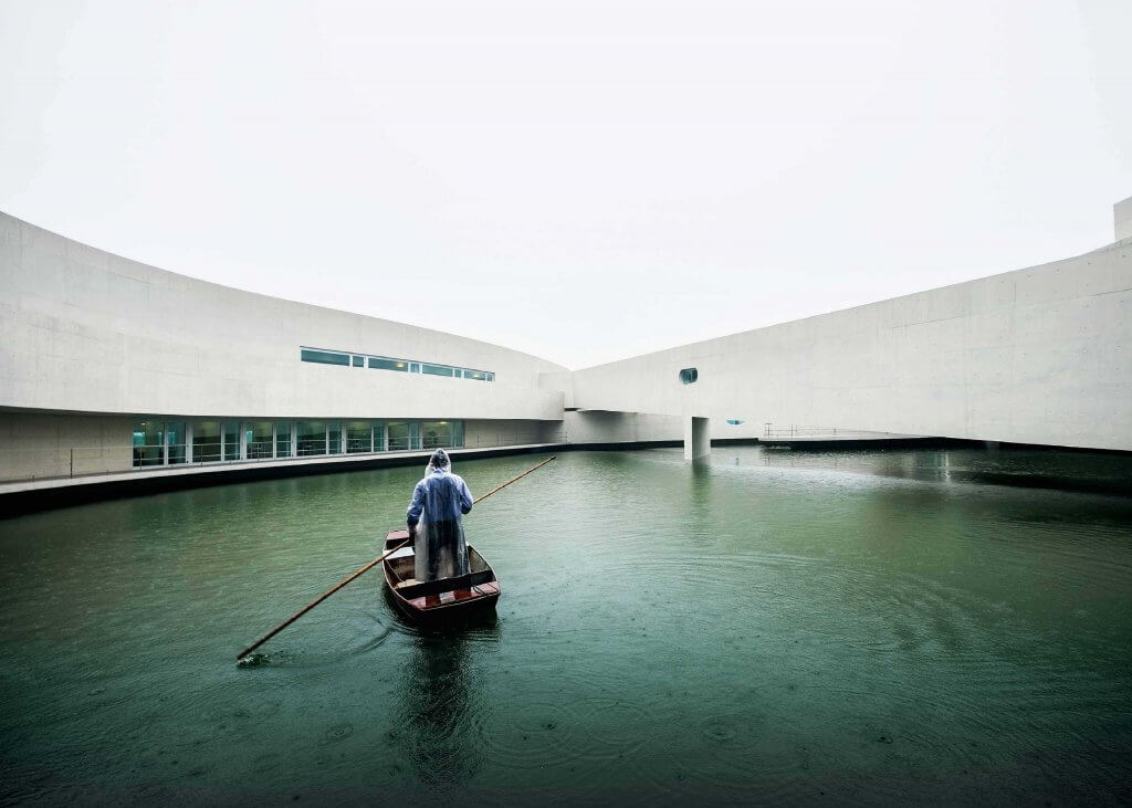 Edificio sobre el agua de Álvaro Siza.