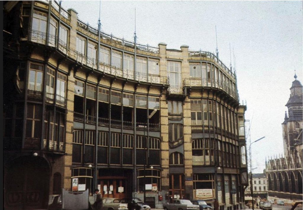 Fachada ventilada de la Casa del Pueblo.