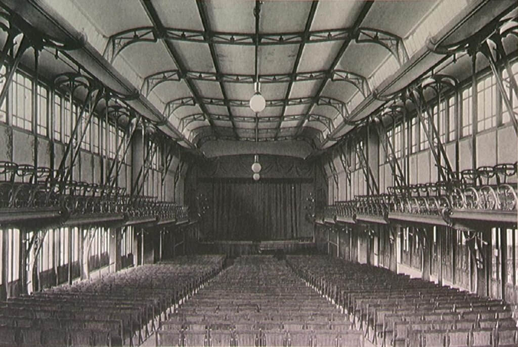 Interior de la Casa del Pueblo.