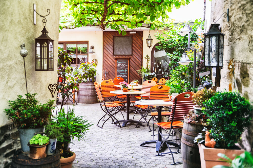 Vegetación para la terraza de un bar.