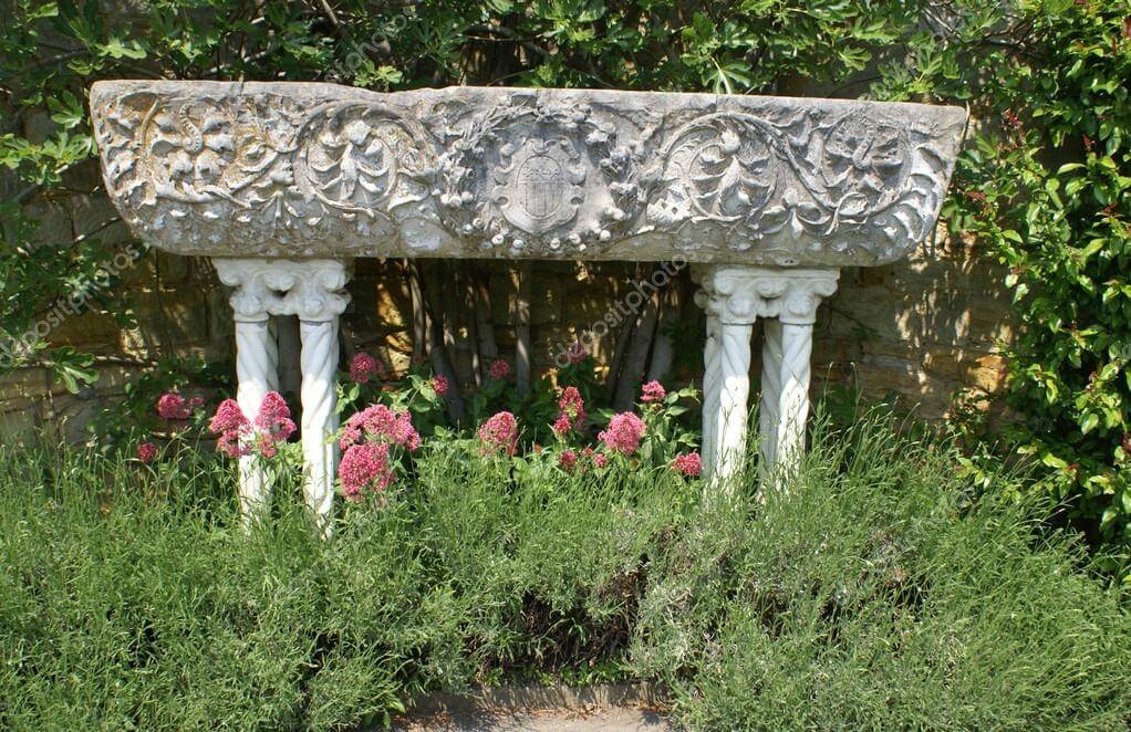 Abrevadero esculpido para jardín.