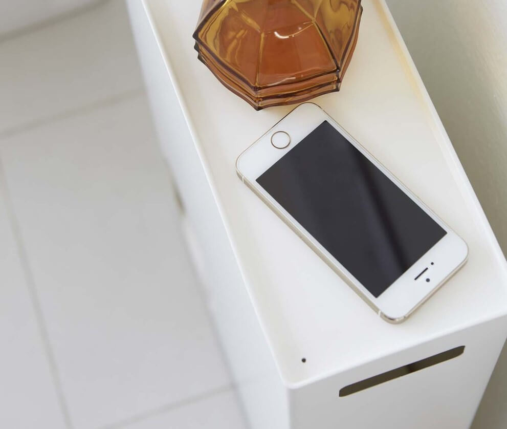 Contenedor de papel del baño.