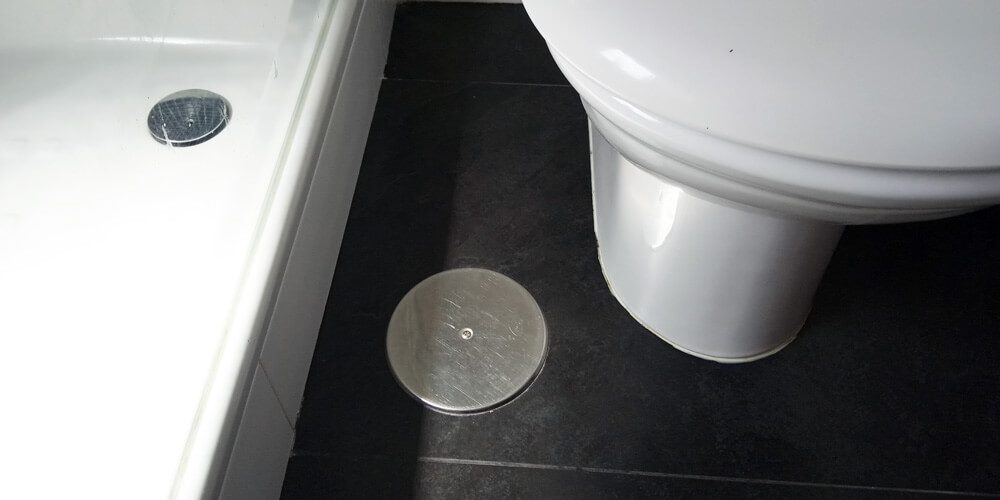 Cómo limpiar el bote sifónico del baño