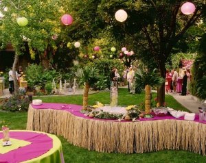 Decoración para una fiesta tropical hawaiana