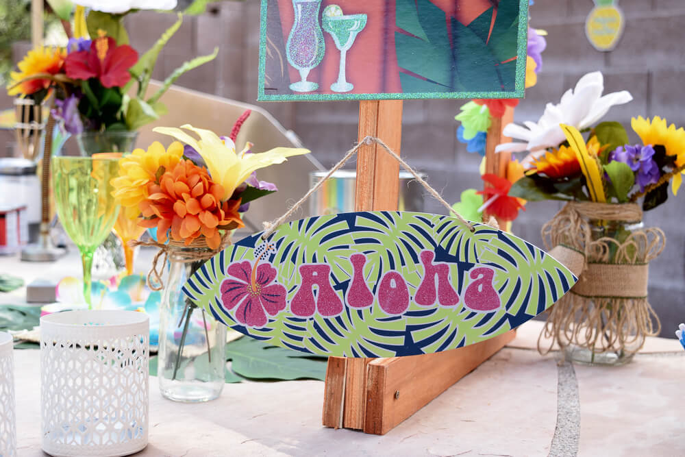 Cómo decorar una fiesta temática hawaiana