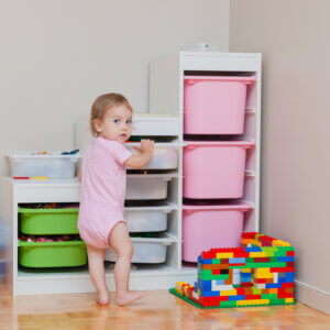 ¿Cómo guardar y almacenar en una habitación infantil?