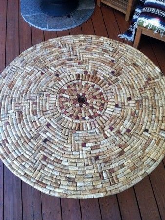 Decorar sin gastar dinero: alfombra de corchos