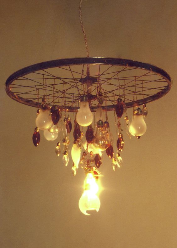 Hacer una lámpara con una rueda de bicicleta