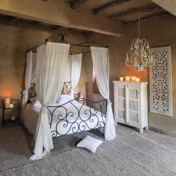 Cama con dosel en el estilo rústico