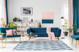 ¿Cómo combina los colores un decorador profesional?