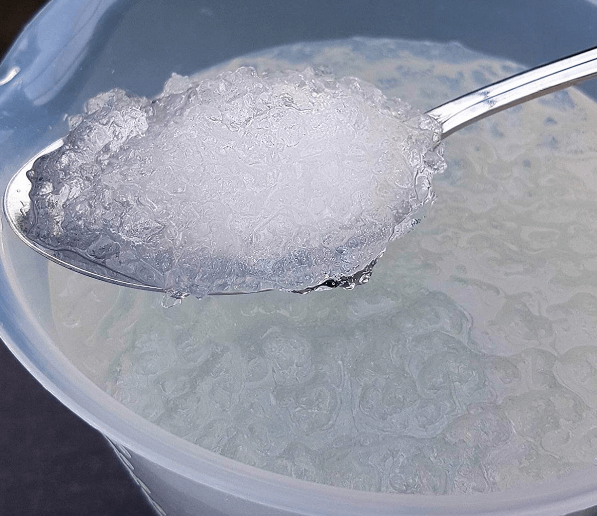 Agua sólida para regar las plantas durante tus vacaciones