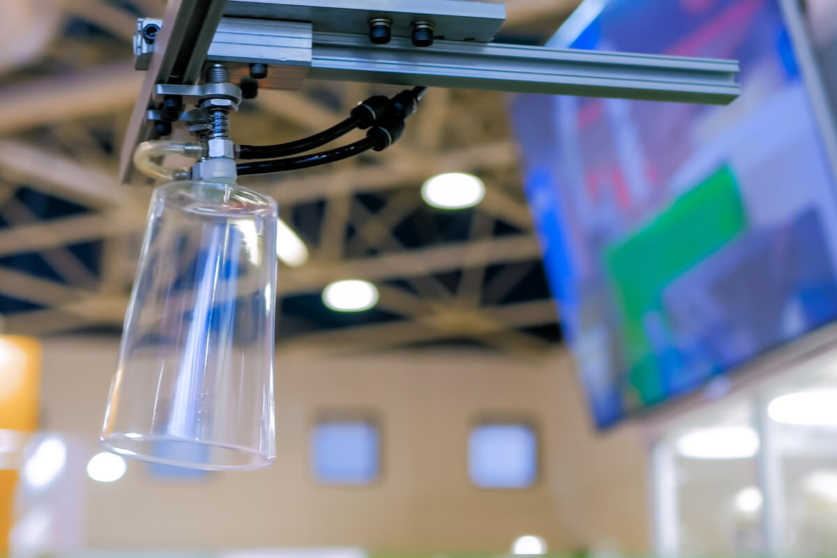 The use of polypropylene plastic in decoration