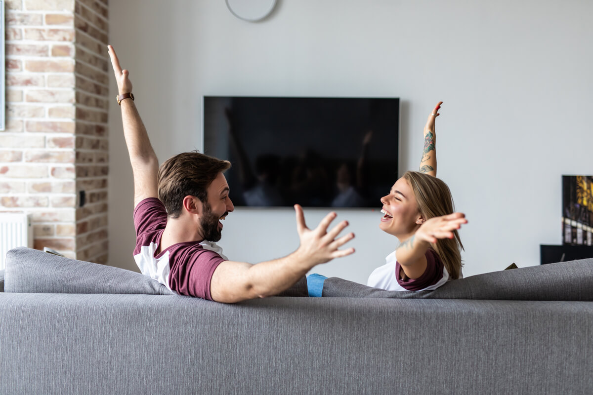 The television, with or without support unit?