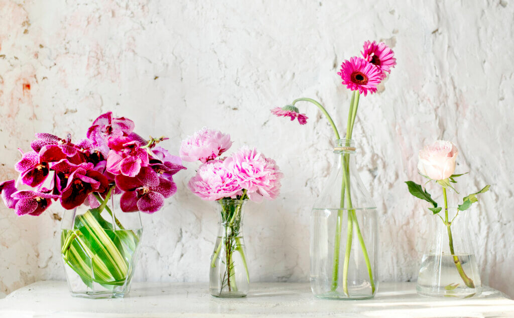 Decorative elements that produce a feeling of lightness