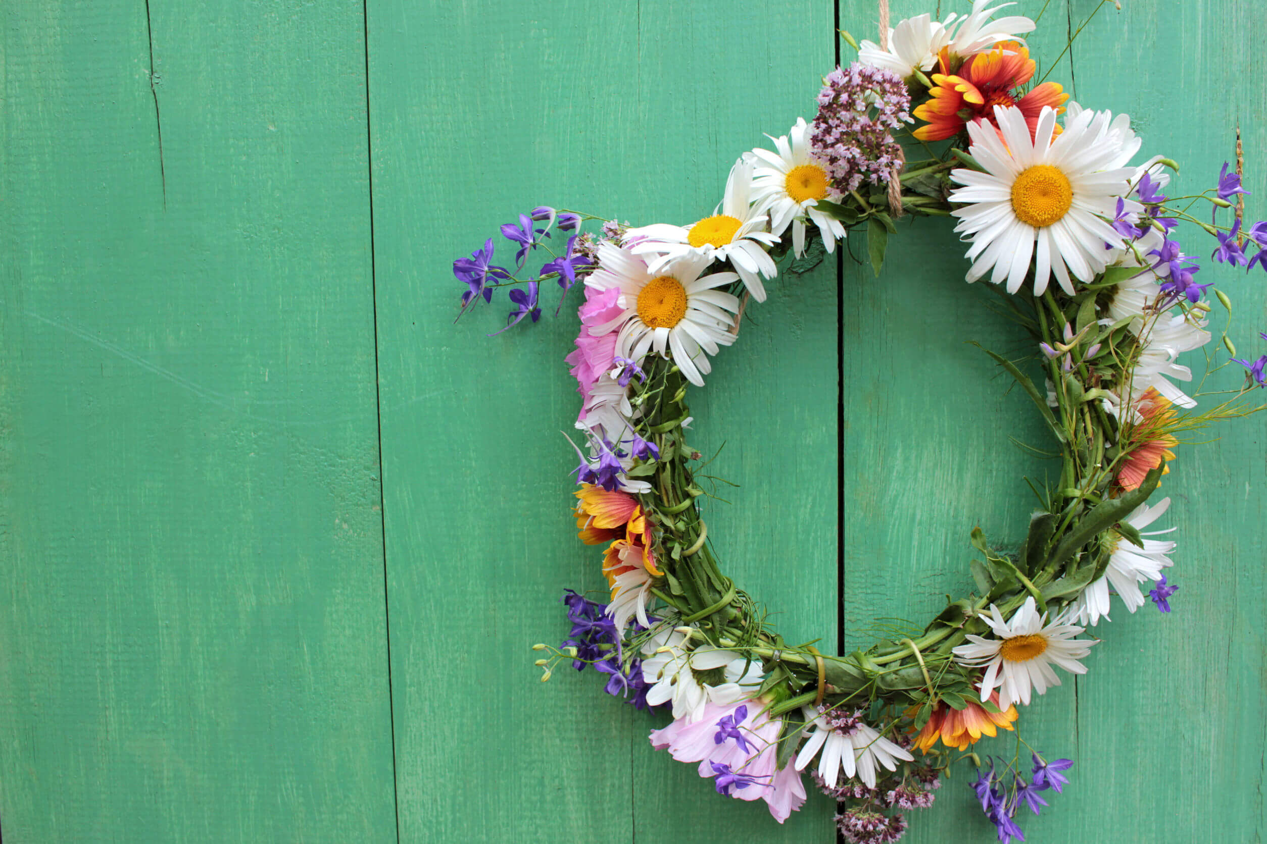 Decora con coronas florales, una tendencia muy romántica