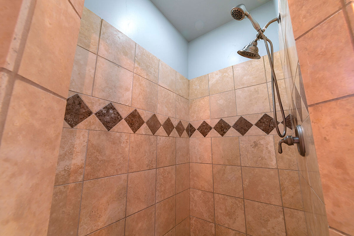 Complement the bathroom experience with two utensils.