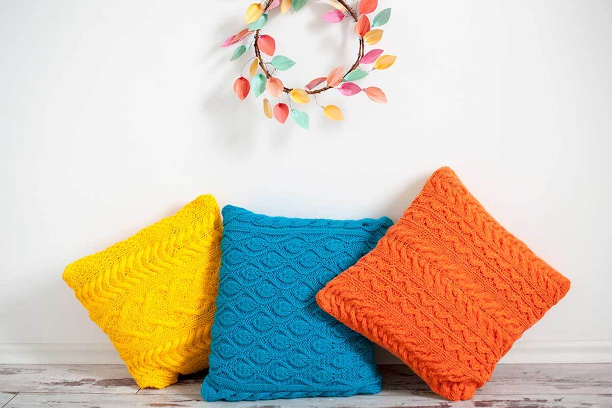 Transforma tus cojines con fundas.