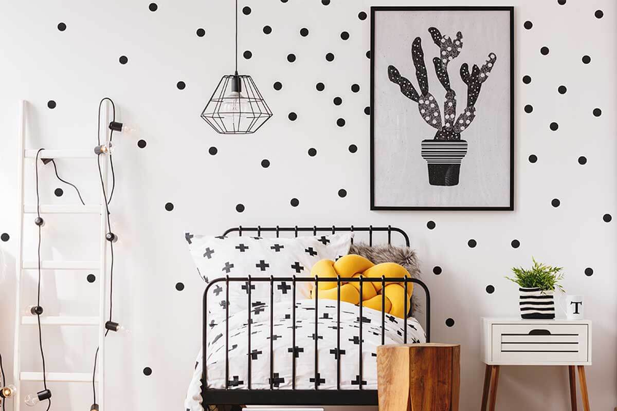 Make the stitches with a cap or template.