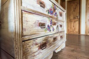 Restaura tus muebles con pintura de leche o milk paint