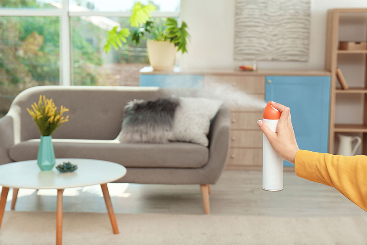 Los aerosoles esparcen la fragancia cuando los accionas.