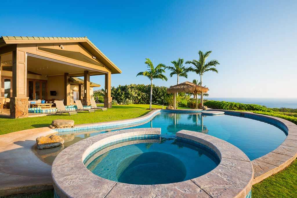 ¿Cómo elegir el mejor color para tu piscina?