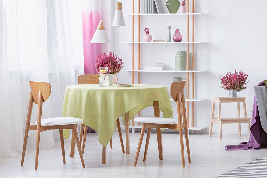 Advantages and disadvantages of round dining tables