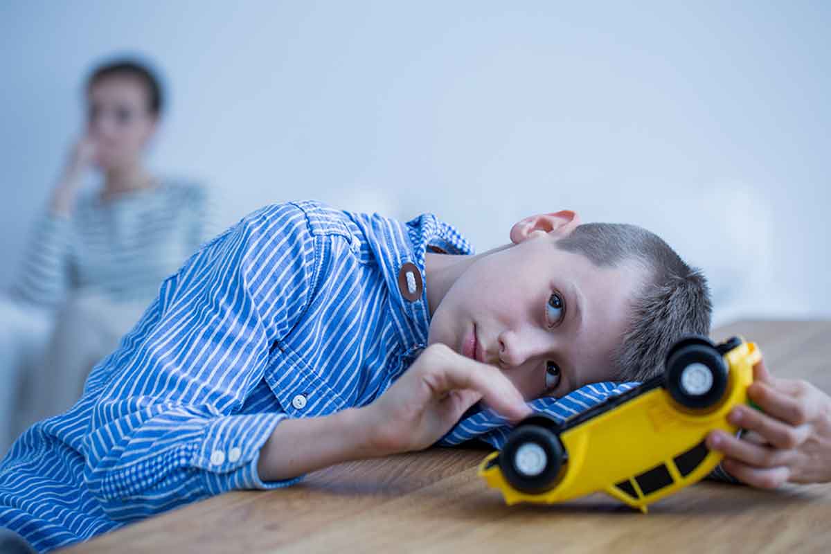 Een kind verveelt zich