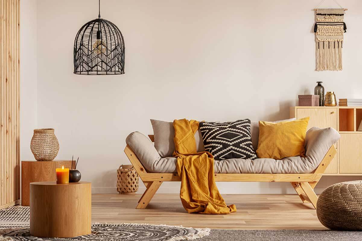 Beige, een van de kleuren om geel te combineren.