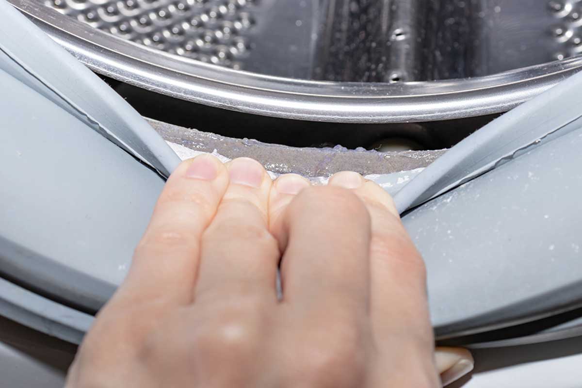 Clean the rubber parts.