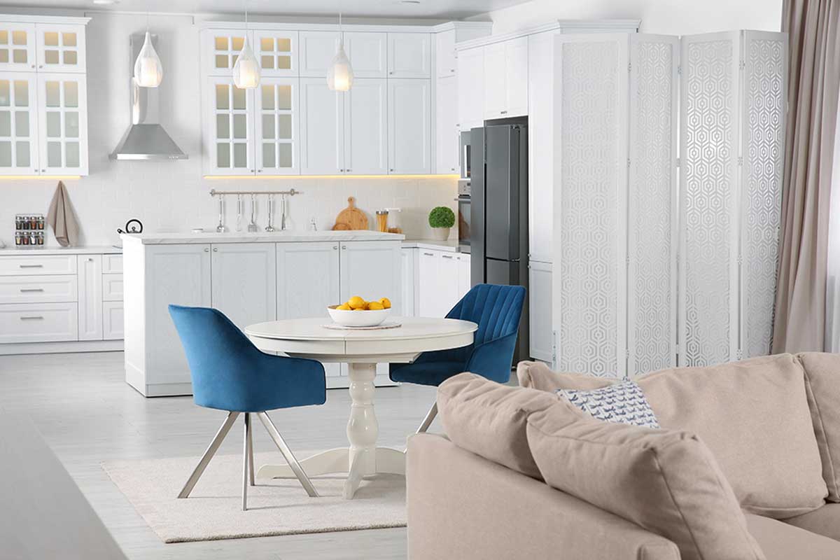 United kitchen and living room