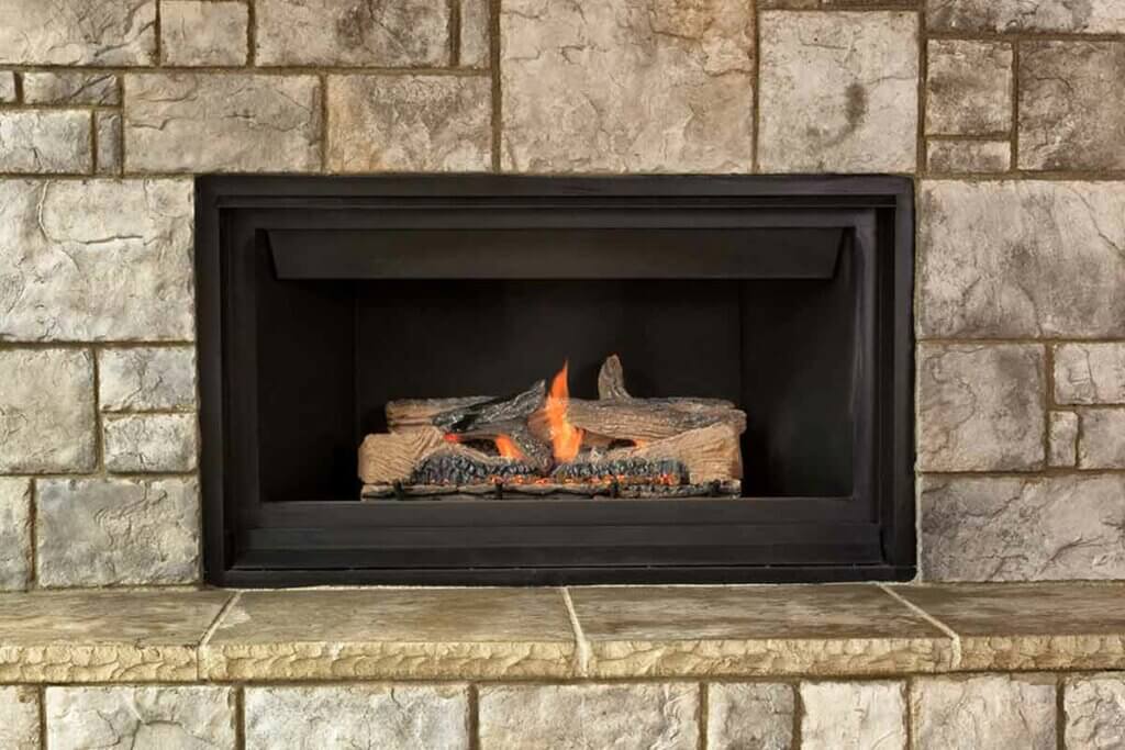 Cleaning the chimney guarantees its proper functioning and the safety of the family