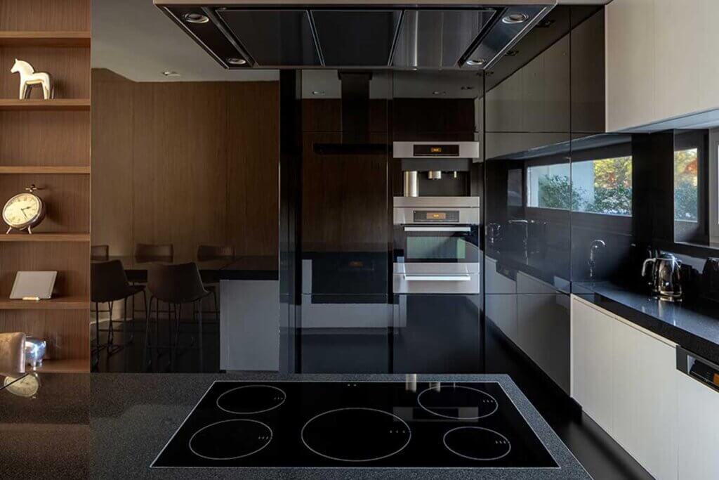 Donkere keukens hebben hun charme