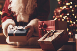 Ideas divertidas para entregar los regalos de Navidad