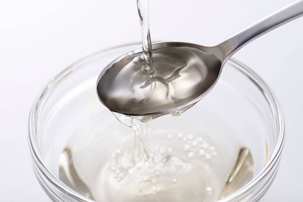 Azijn is erg handig om onder andere de sifon schoon te maken.