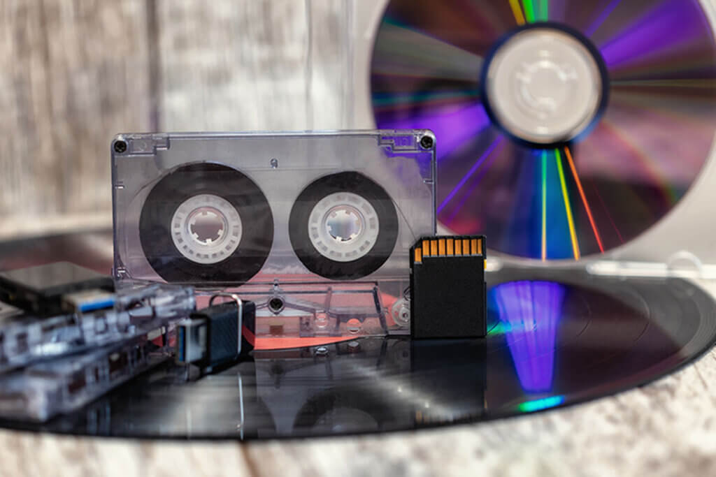 Los cedes y casetes son cosa del pasado, recíclalos y revives tus canciones favoritas en plataformas digitales.