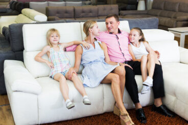 Sofás modulares: la solución flexible para familias en crecimiento
